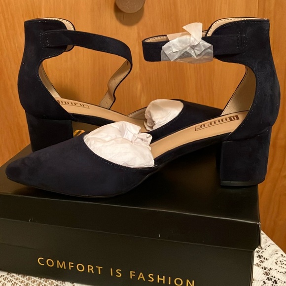 Navy Shoes Suede Low Block Heel Closed Toe Ankle Strap New in box - Picture 2 of 5